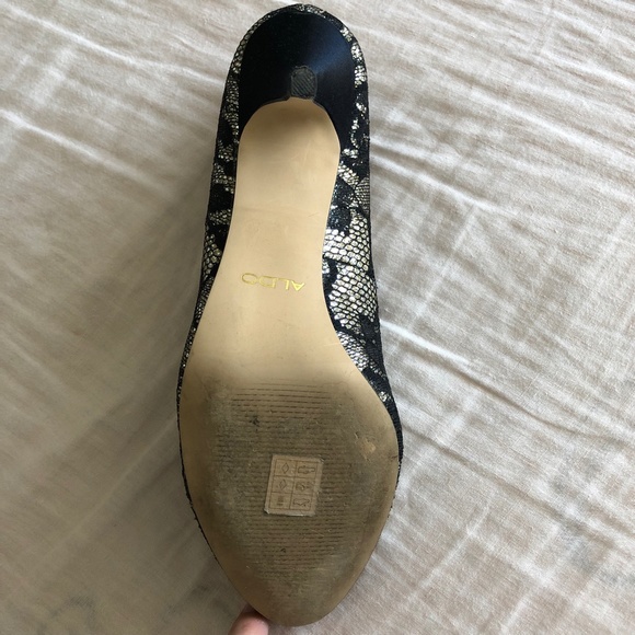 Aldo 3" Almond Toe Heels - Black Floral Lace with Gold & Silver - Size 10 - Picture 6 of 15
